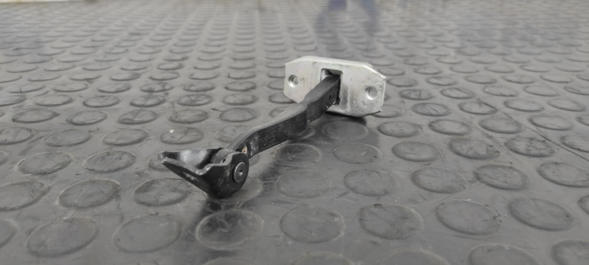 Recambio de RETENEDOR PUERTA DERECHA para NISSAN QASHQAI (J11) N-Connecta HRA2 referencia OEM IAM    - BLANCO