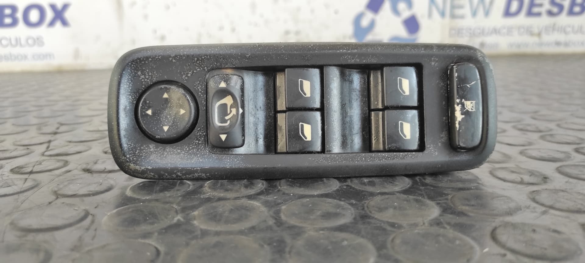 Recambio de MANDO ELEVALUNAS DELANTERO IZQUIERDO para FIAT ULYSSE (179) 2.2 JTD Dynamic 4HWDW12ATED4 referencia OEM IAM 14957520XT   - GRIS