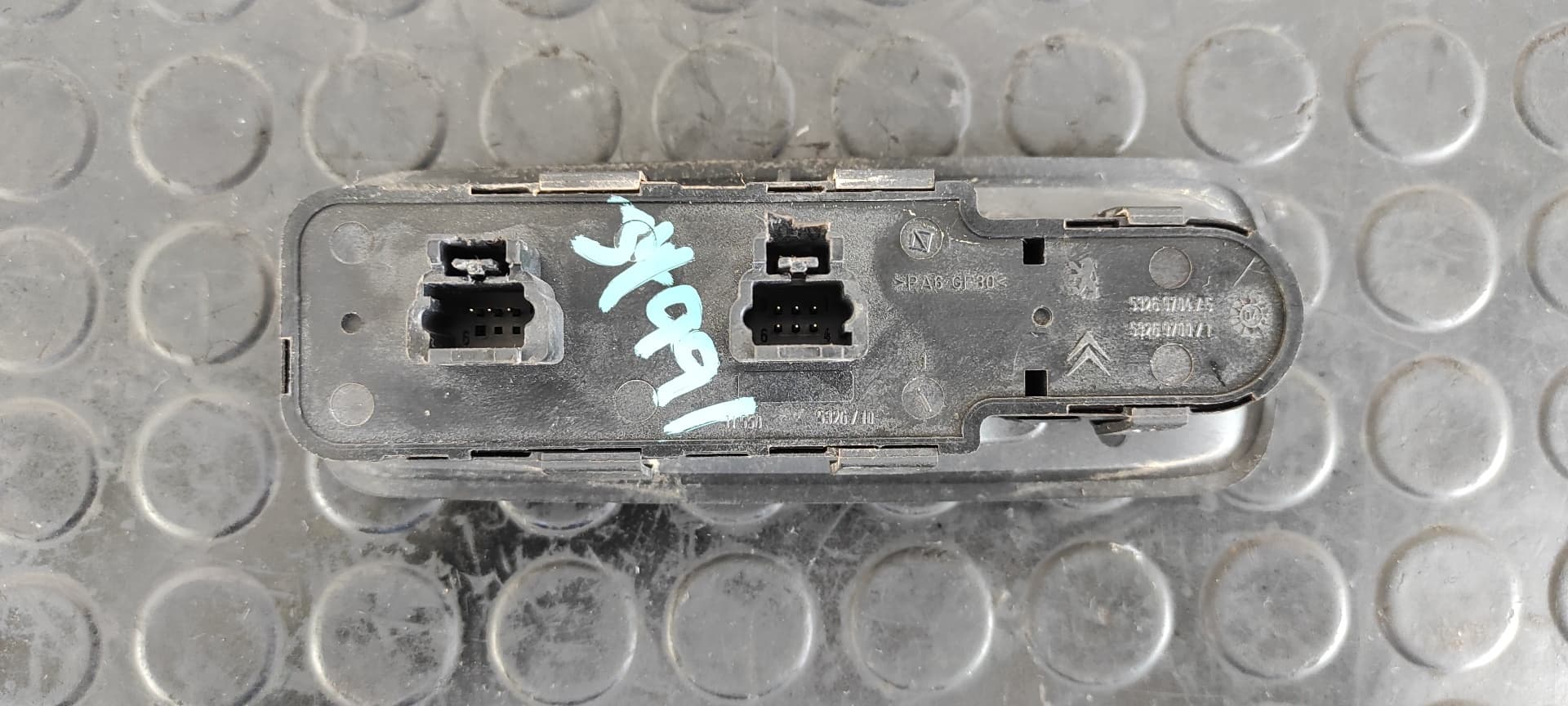 Recambio de MANDO ELEVALUNAS DELANTERO IZQUIERDO para FIAT ULYSSE (179) 2.2 JTD Dynamic 4HWDW12ATED4 referencia OEM IAM 14957520XT   - GRIS 7