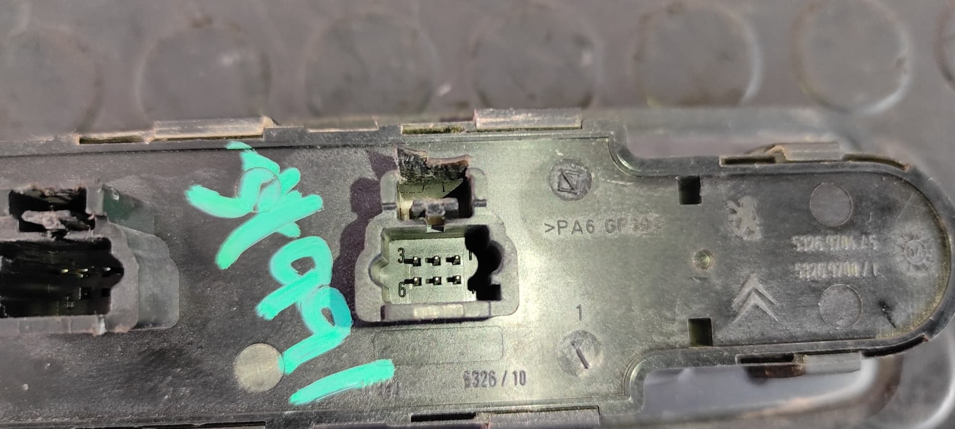 Recambio de MANDO ELEVALUNAS DELANTERO IZQUIERDO para FIAT ULYSSE (179) 2.2 JTD Dynamic 4HWDW12ATED4 referencia OEM IAM 14957520XT   - GRIS 5