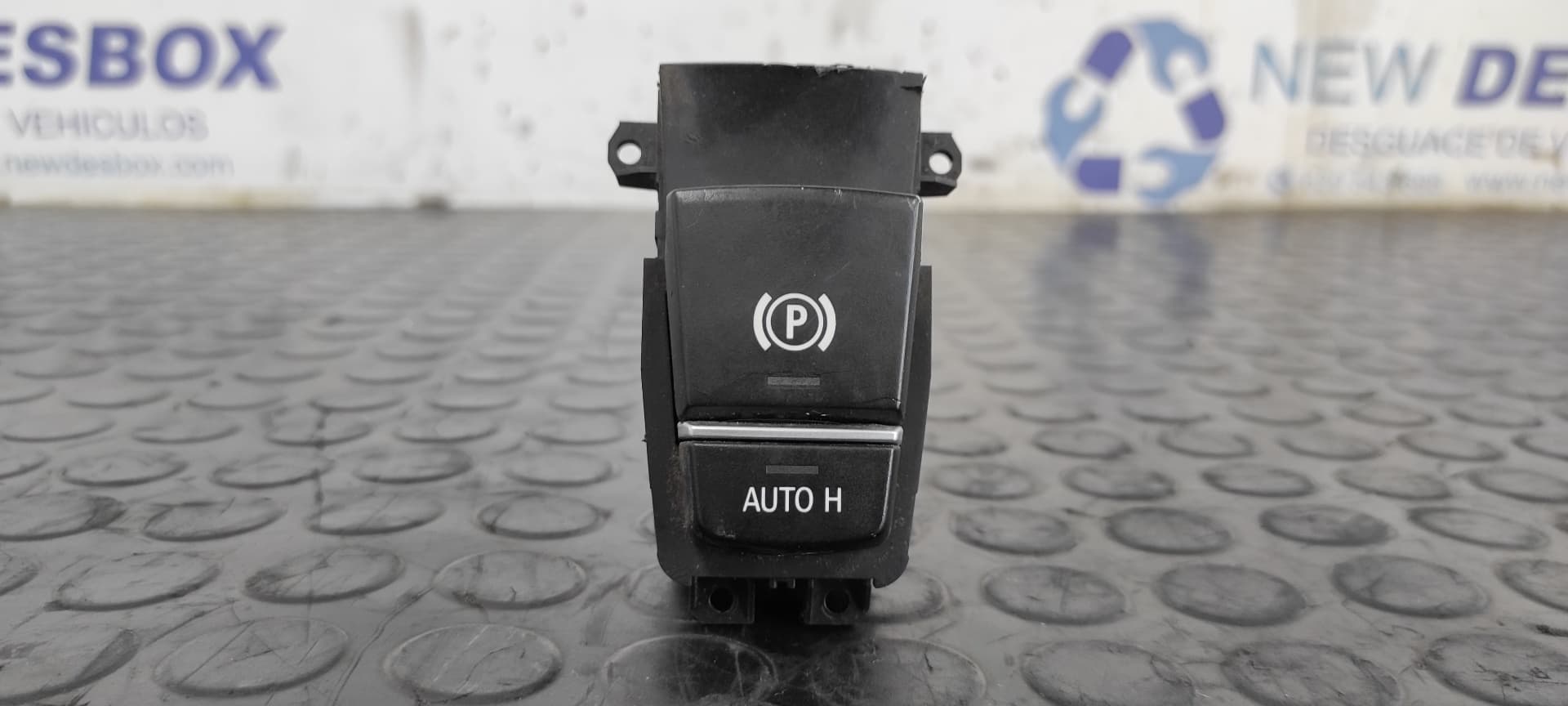 Recambio de FRENO DE MANO ELECTRICO para BMW X3 (F25) sDrive 18d N47D20C referencia OEM IAM 9217594   - GRIS