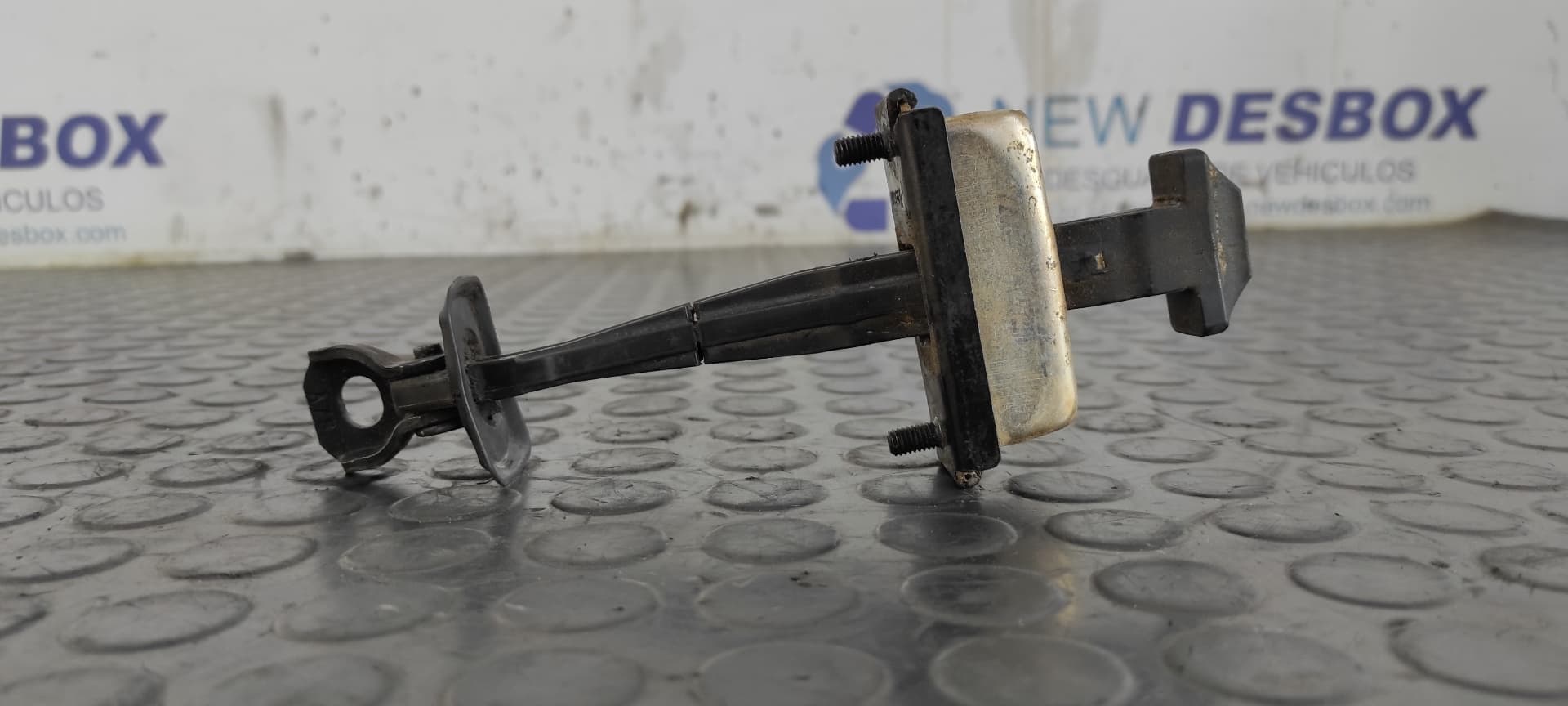 Recambio de RETENEDOR PUERTA IZQUIERDA  para BMW X3 (F25) sDrive 18d N47D20C referencia OEM IAM B2268WI   - GRIS