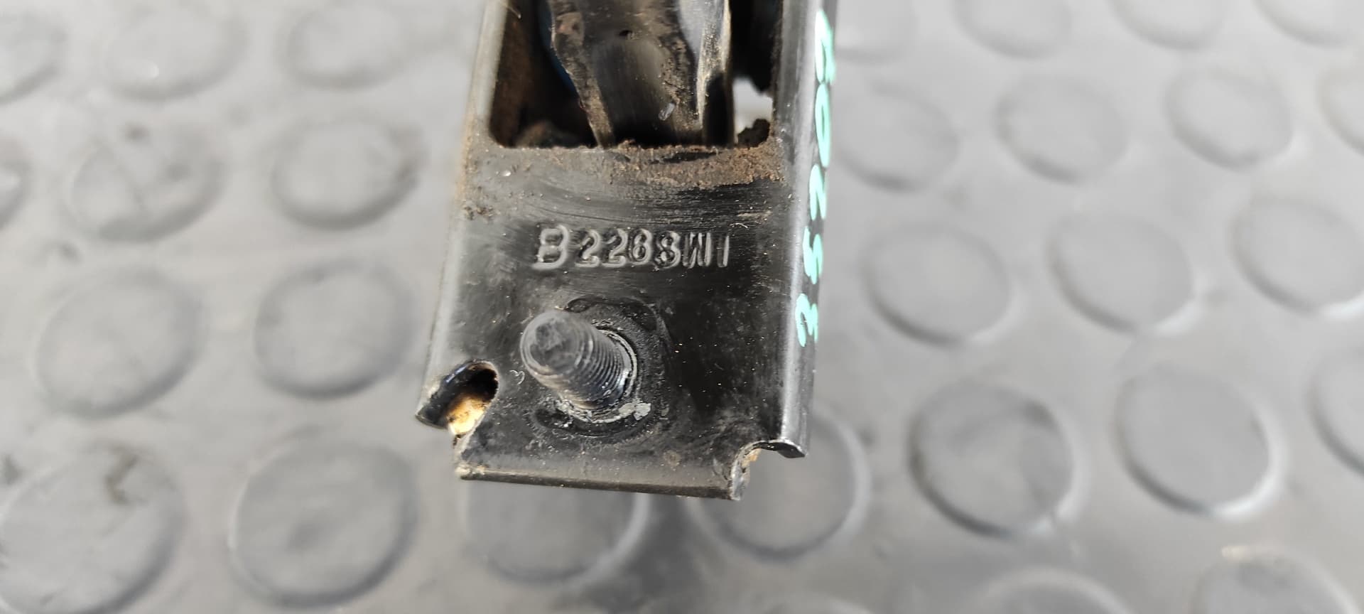 Recambio de RETENEDOR PUERTA IZQUIERDA  para BMW X3 (F25) sDrive 18d N47D20C referencia OEM IAM B2268WI   - GRIS 4