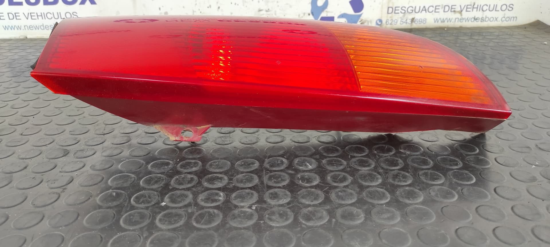 Recambio de PILOTO TRASERO DERECHO para FORD FOCUS BERLINA (CAK) Ghia EDDC referencia OEM IAM XS4113404A   - GRIS 7