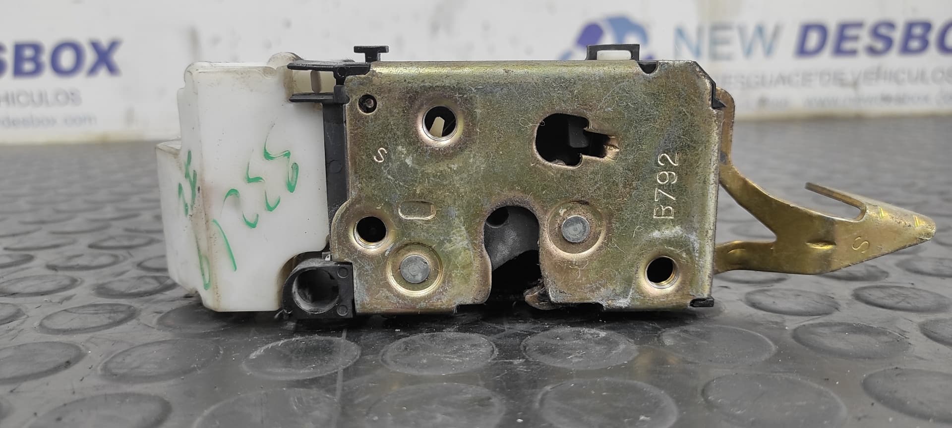 Recambio de CERRADURA PUERTA DELANTERA IZQUIERDA para FIAT DUCATO COMBI (DESDE 03.94) 1.9 Turbodiesel DHX referencia OEM IAM B792   - VERDE 6