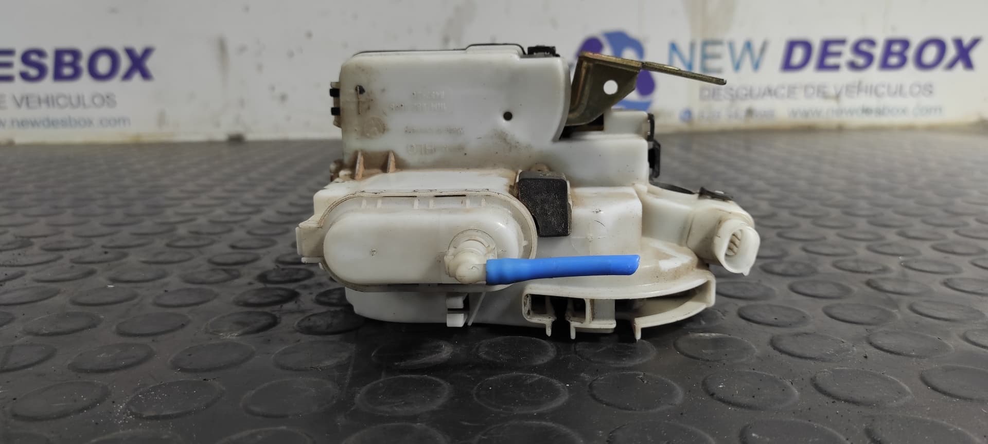 Recambio de CERRADURA PUERTA DELANTERA DERECHA para VOLKSWAGEN POLO BERLINA (6N1) Air AEX referencia OEM IAM 6N1837016   - AZUL 4