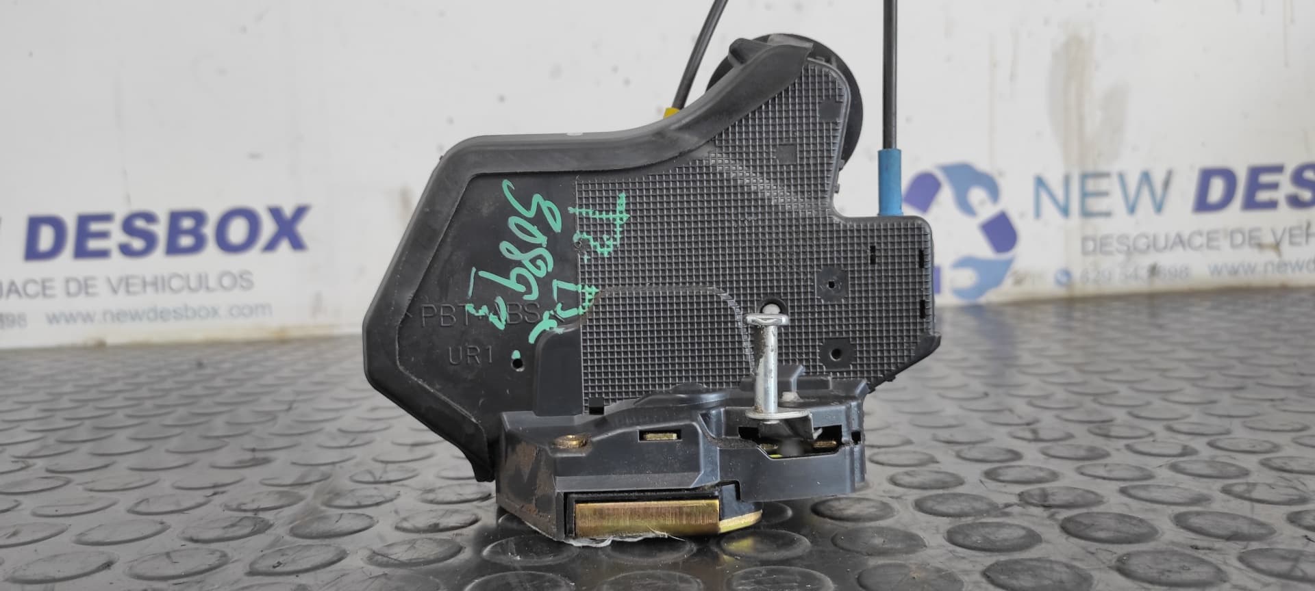 Recambio de CERRADURA PUERTA TRASERA DERECHA para TOYOTA COROLLA VERSO (R1) 2.0 Turbodiesel CAT 1CDFTV referencia OEM IAM UR2   - NEGRO