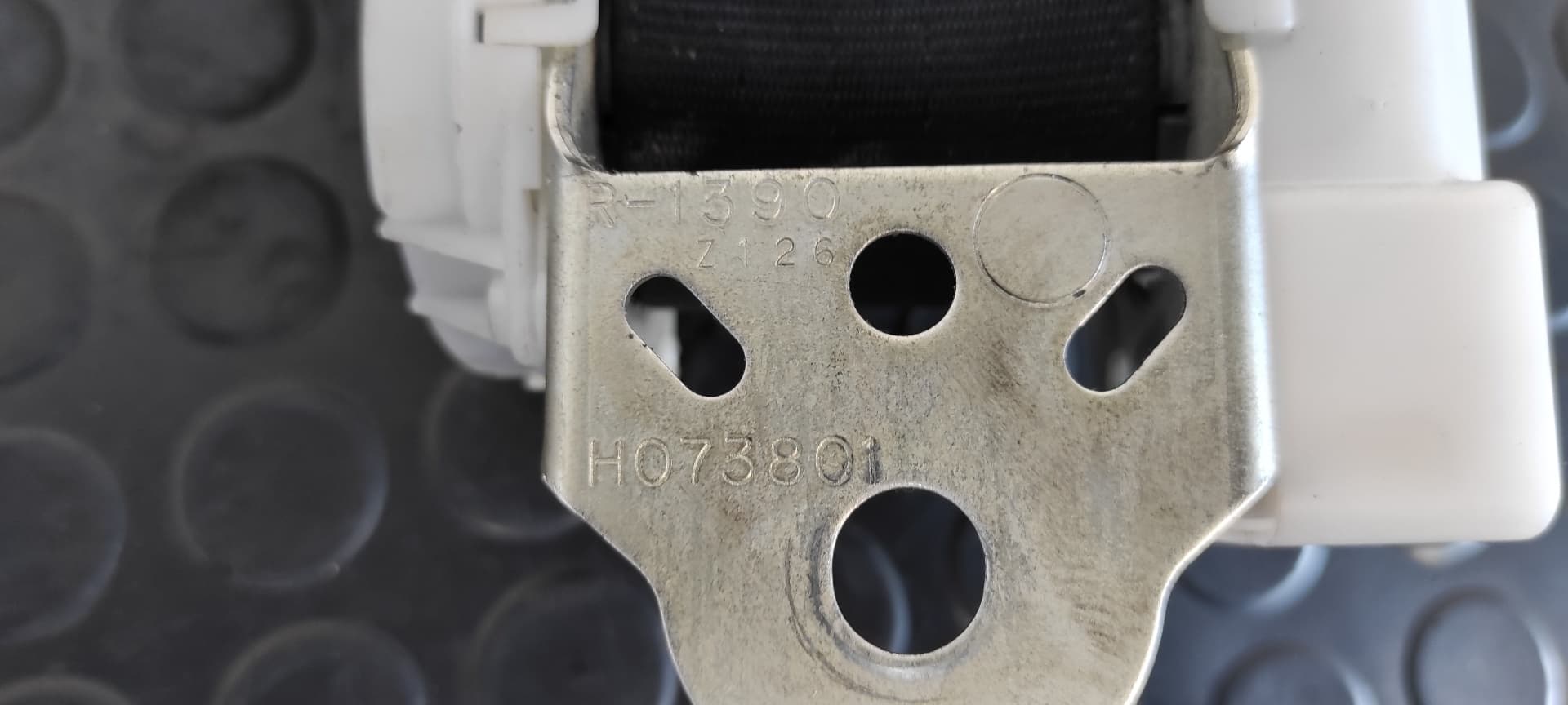 Recambio de CINTURON TRASERO DERECHO para TOYOTA COROLLA VERSO (R1) 2.0 Turbodiesel CAT 1CDFTV referencia OEM IAM 7L1540   - NEGRO 8