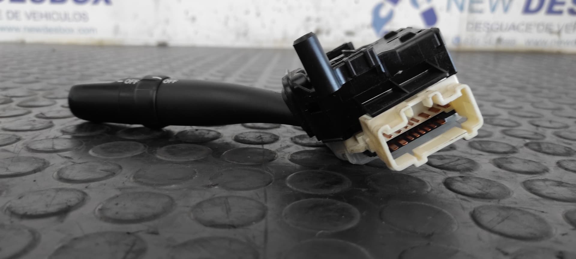 Recambio de MANDO LUCES para TOYOTA COROLLA VERSO (R1) 2.0 Turbodiesel CAT 1CDFTV referencia OEM IAM 173650   - NEGRO 7