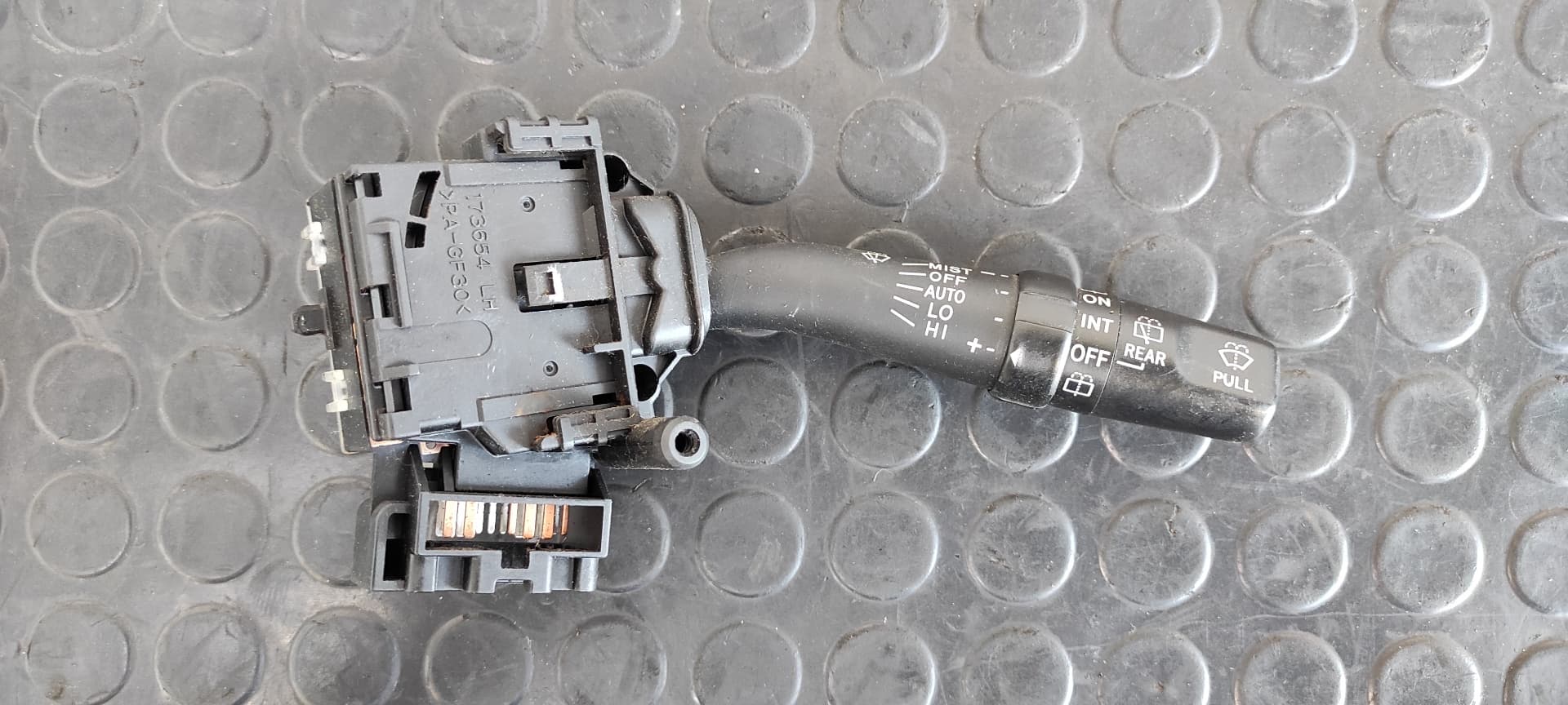 Recambio de MANDO LIMPIA para TOYOTA COROLLA VERSO (R1) 2.0 Turbodiesel CAT 1CDFTV referencia OEM IAM 8465205170   - NEGRO