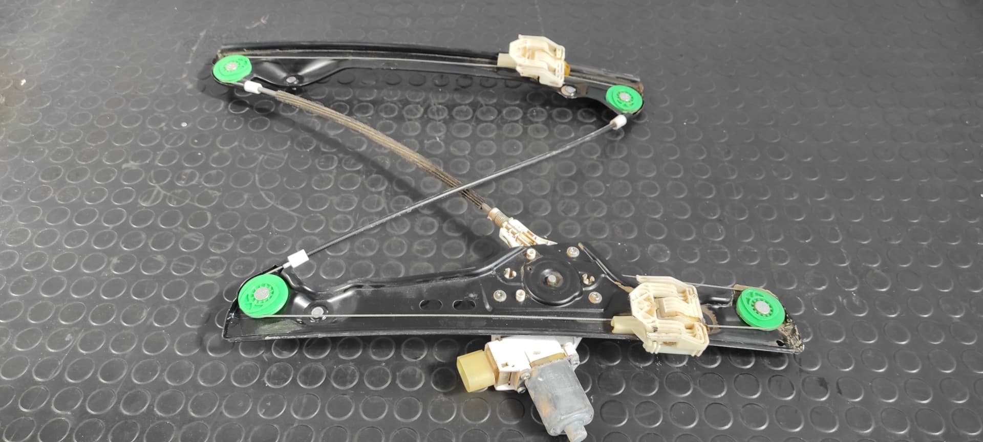 Recambio de ELEVALUNAS DELANTERO IZQUIERDO para BMW SERIE 3 BERLINA (E90) 320d 204D4 referencia OEM IAM 7060265S   - NEGRO 7