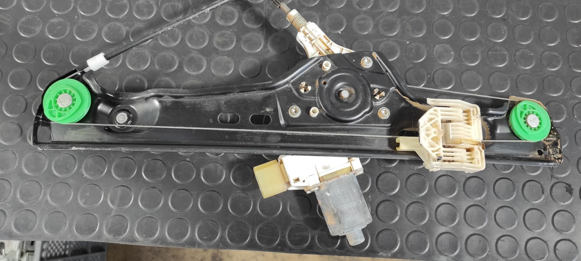 Recambio de ELEVALUNAS DELANTERO IZQUIERDO para BMW SERIE 3 BERLINA (E90) 320d 204D4 referencia OEM IAM 7060265S   - NEGRO 3