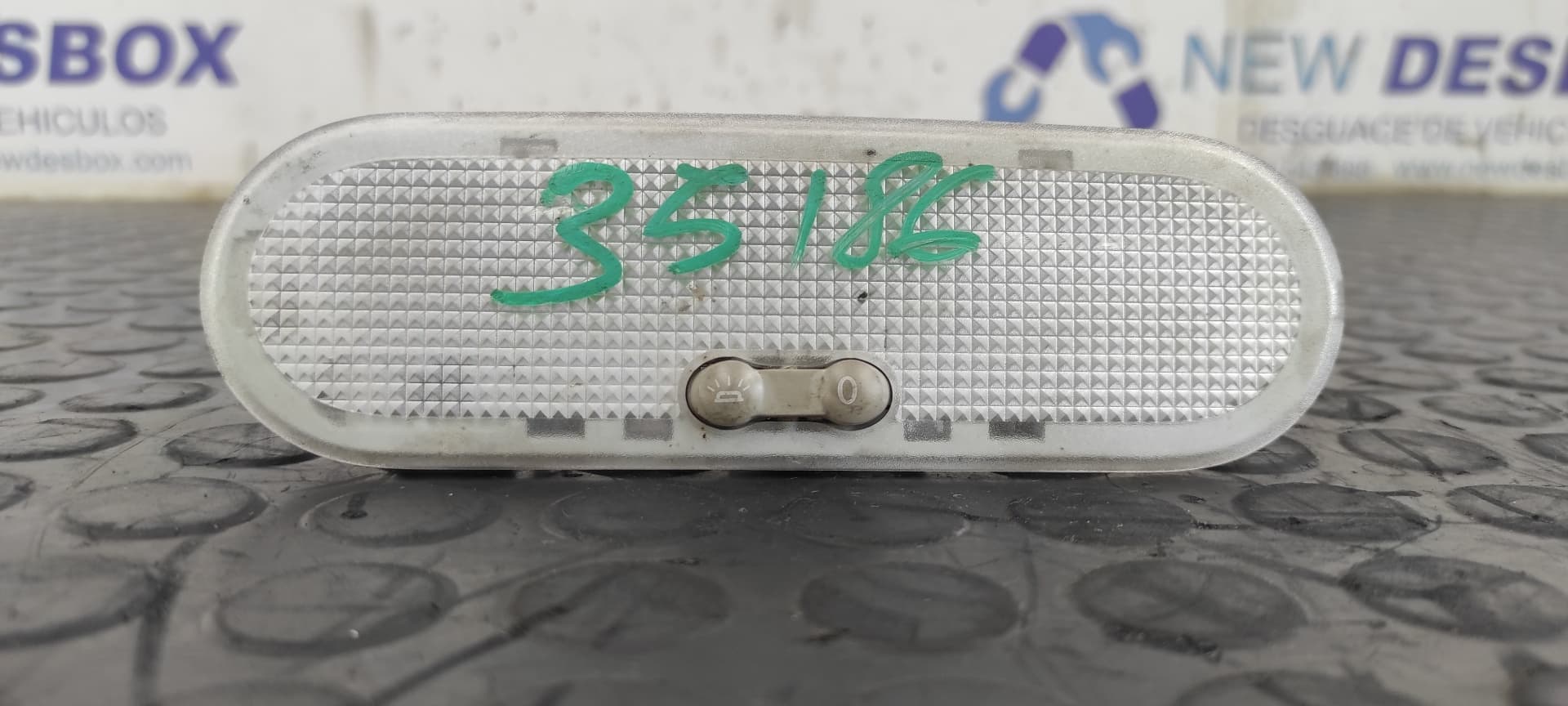 Recambio de LUZ INTERIOR para NISSAN QASHQAI (J11) N-Connecta HRA2 referencia OEM IAM 8200074362   - BLANCO