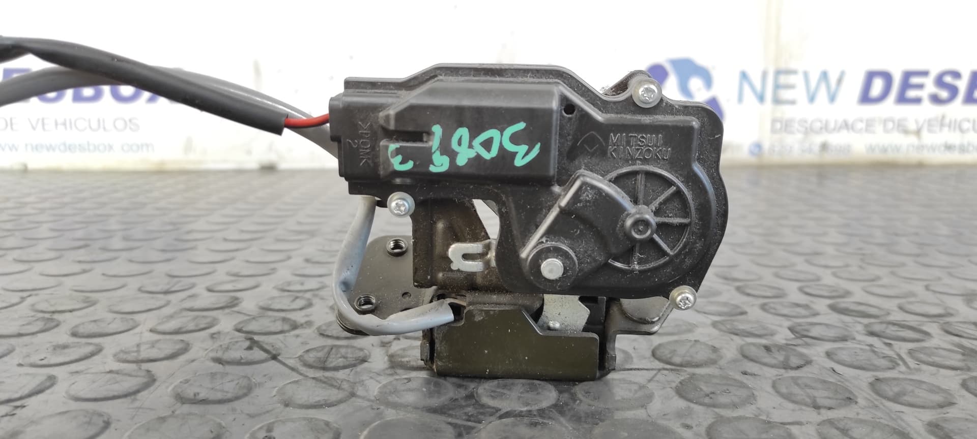 Recambio de CERRADURA MALETERO / PORTON para TOYOTA COROLLA VERSO (R1) 2.0 Turbodiesel CAT 1CDFTV referencia OEM IAM    - NEGRO 2
