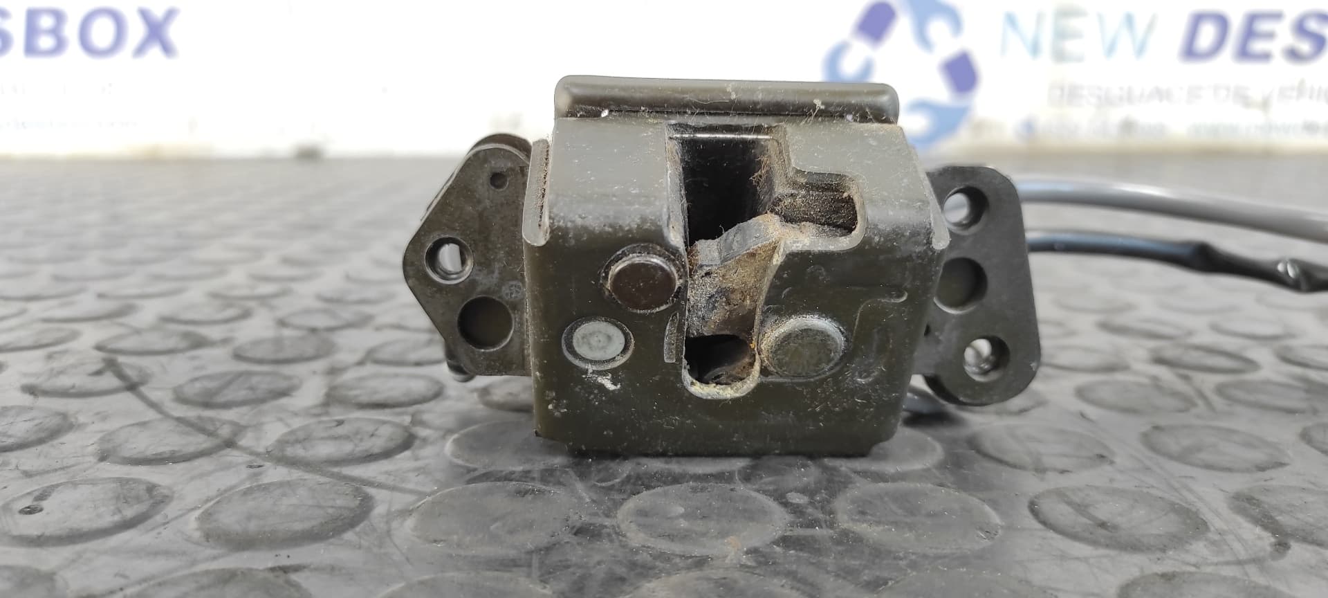 Recambio de CERRADURA MALETERO / PORTON para TOYOTA COROLLA VERSO (R1) 2.0 Turbodiesel CAT 1CDFTV referencia OEM IAM    - NEGRO 3