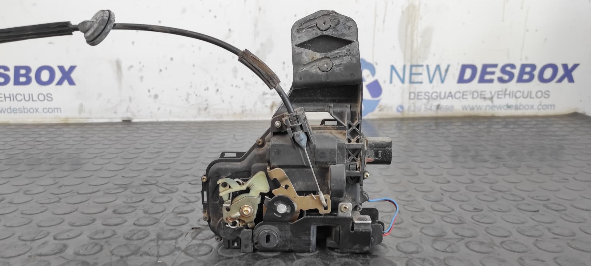 Recambio de CERRADURA PUERTA TRASERA IZQUIERDA para VOLKSWAGEN PASSAT BERLINA (3B3) 1.9 TDI AVF referencia OEM IAM Y3B4839015A   - BLANCO 6