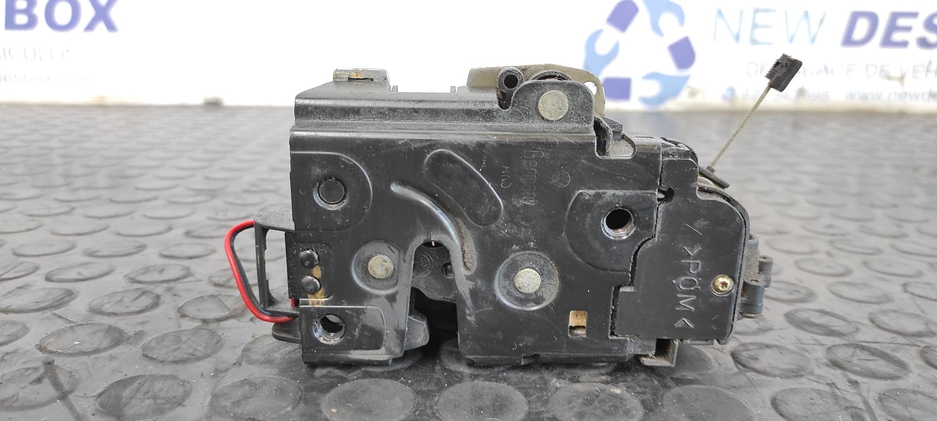 Recambio de CERRADURA PUERTA TRASERA IZQUIERDA para VOLKSWAGEN PASSAT BERLINA (3B3) 1.9 TDI AVF referencia OEM IAM Y3B4839015A   - BLANCO 5
