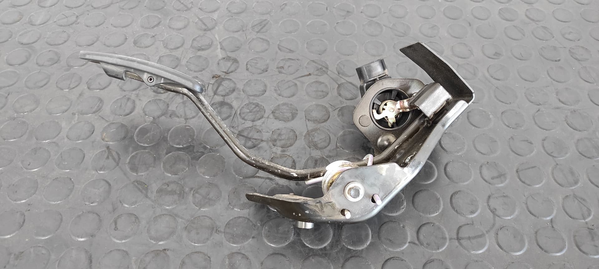 Recambio de POTENCIOMETRO PEDAL para TOYOTA COROLLA VERSO (R1) 2.0 Turbodiesel CAT 1CDFTV referencia OEM IAM 7811135030   - NEGRO 4