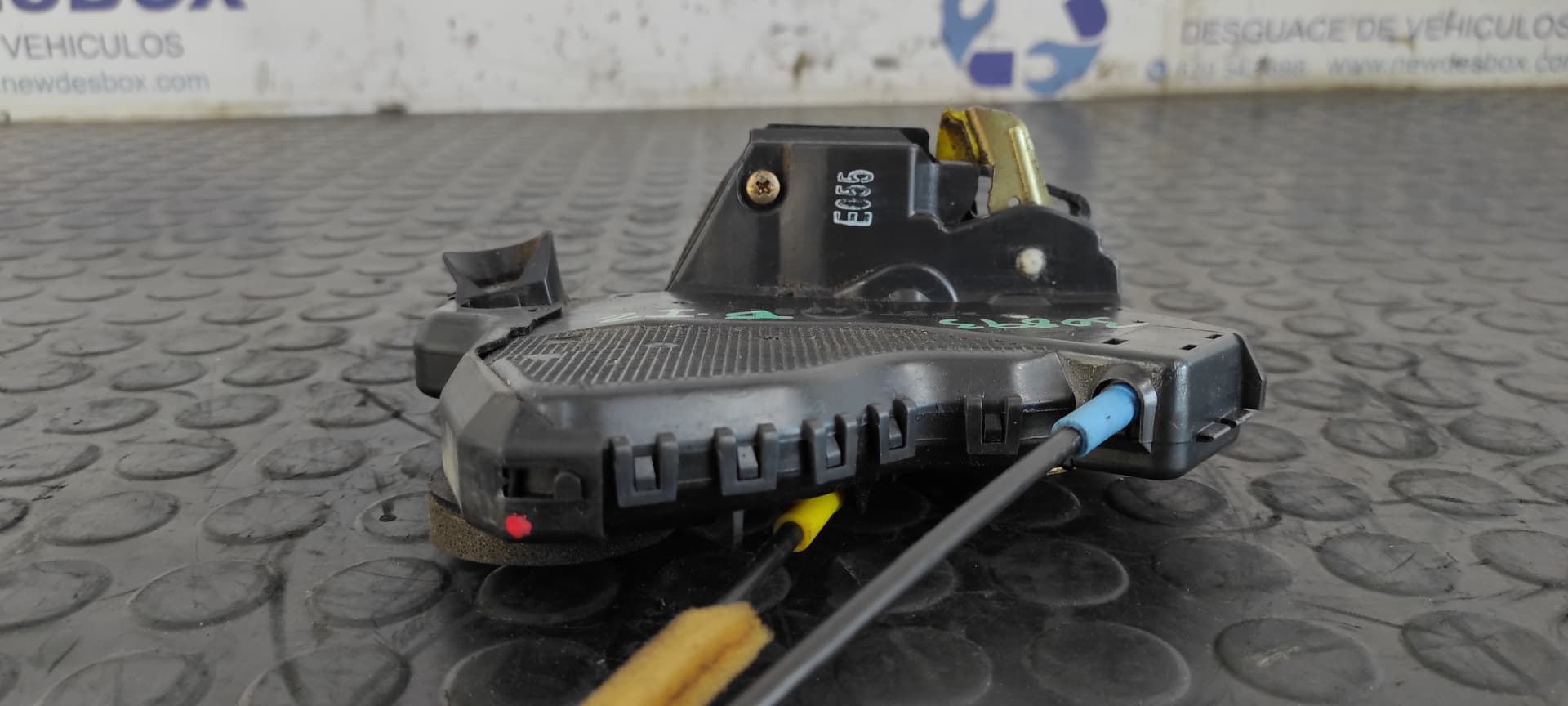 Recambio de CERRADURA PUERTA DELANTERA IZQUIERDA para TOYOTA COROLLA VERSO (R1) 2.0 Turbodiesel CAT 1CDFTV referencia OEM IAM UL1   - NEGRO 5
