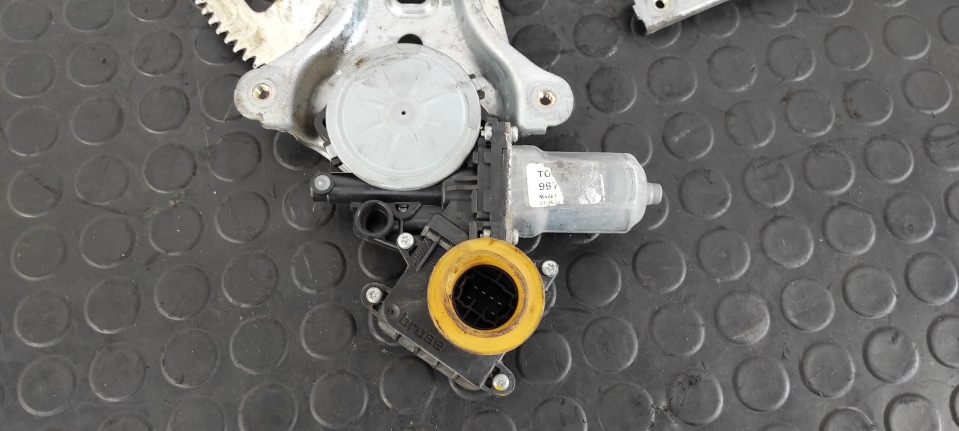 Recambio de ELEVALUNAS TRASERO IZQUIERDO para TOYOTA COROLLA VERSO (R1) 2.0 Turbodiesel CAT 1CDFTV referencia OEM IAM 698400F020   - NEGRO 4