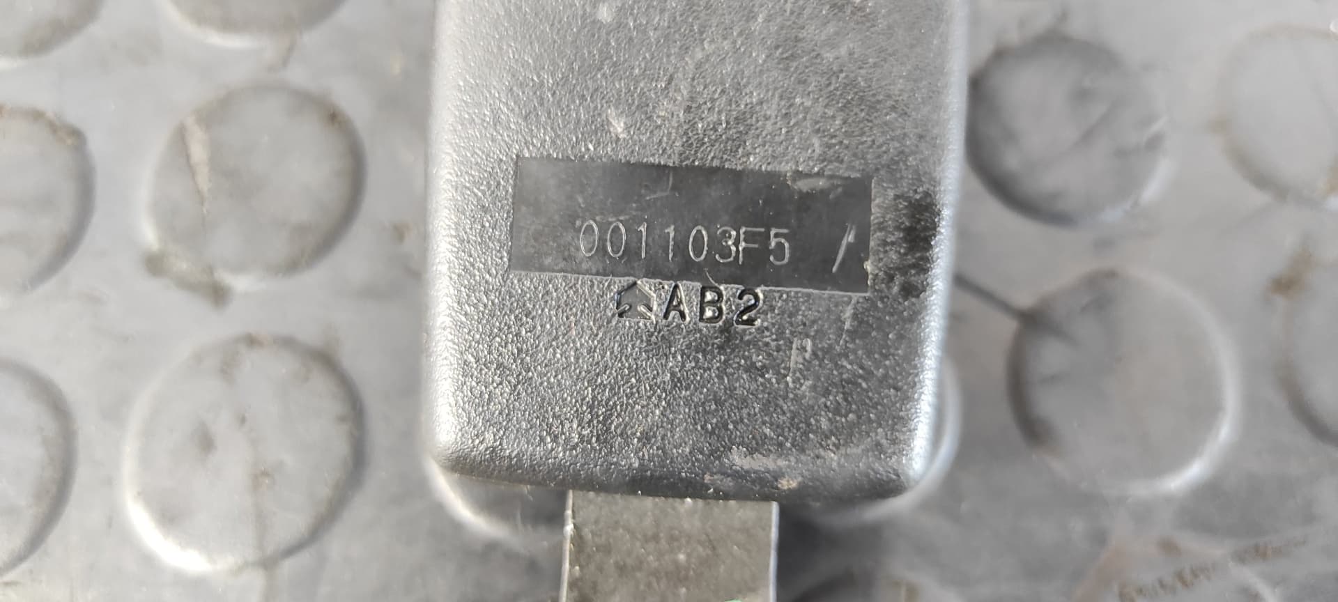 Recambio de ENGANCHE CINTURON DELANTERO DERECHO para MITSUBISHI MONTERO (V60/V70) 3.2 DI-D Avance (5-ptas.) 4M41 referencia OEM IAM 001103F5   - GRIS 6