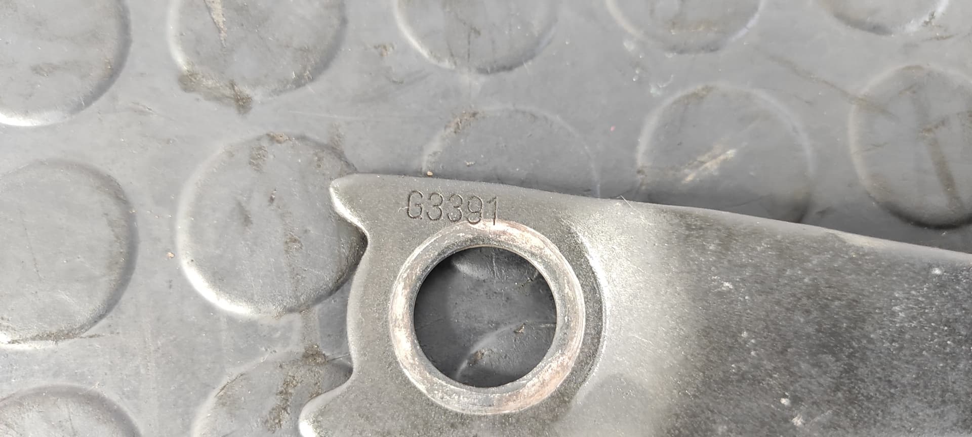 Recambio de ENGANCHE CINTURON DELANTERO DERECHO para MITSUBISHI MONTERO (V60/V70) 3.2 DI-D Avance (5-ptas.) 4M41 referencia OEM IAM 001103F5   - GRIS 3