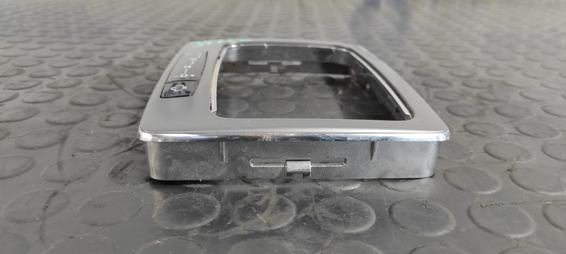 Recambio de GUARNECIDOS PALANCA CAMBIO para MERCEDES-BENZ CLASE C (W204) BERLINA 2.2 CDI CAT OM646811 referencia OEM IAM A2042670288   - BLANCO 4