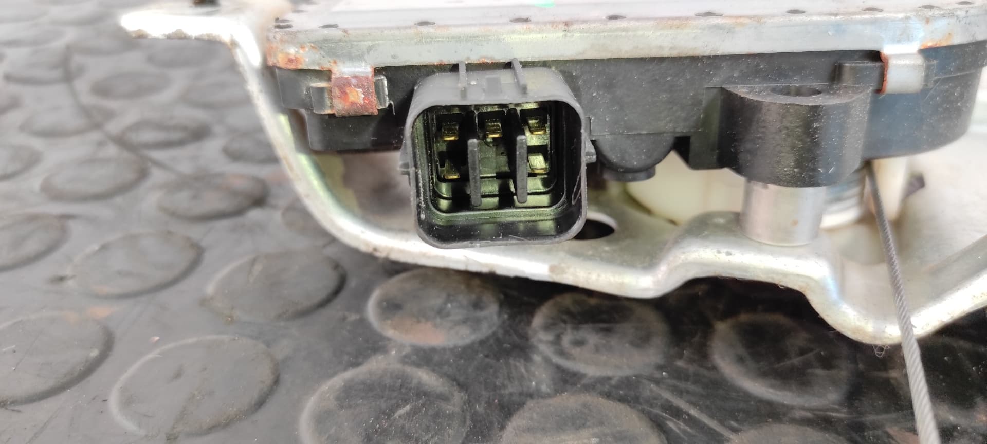 Recambio de ELEVALUNAS TRASERO DERECHO para MITSUBISHI MONTERO (V60/V70) 4M41 referencia OEM IAM MR436870   - GRIS 3