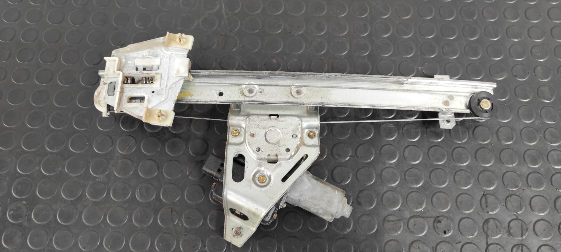 Recambio de ELEVALUNAS TRASERO DERECHO para MITSUBISHI MONTERO (V60/V70) 4M41 referencia OEM IAM MR436870   - GRIS 6
