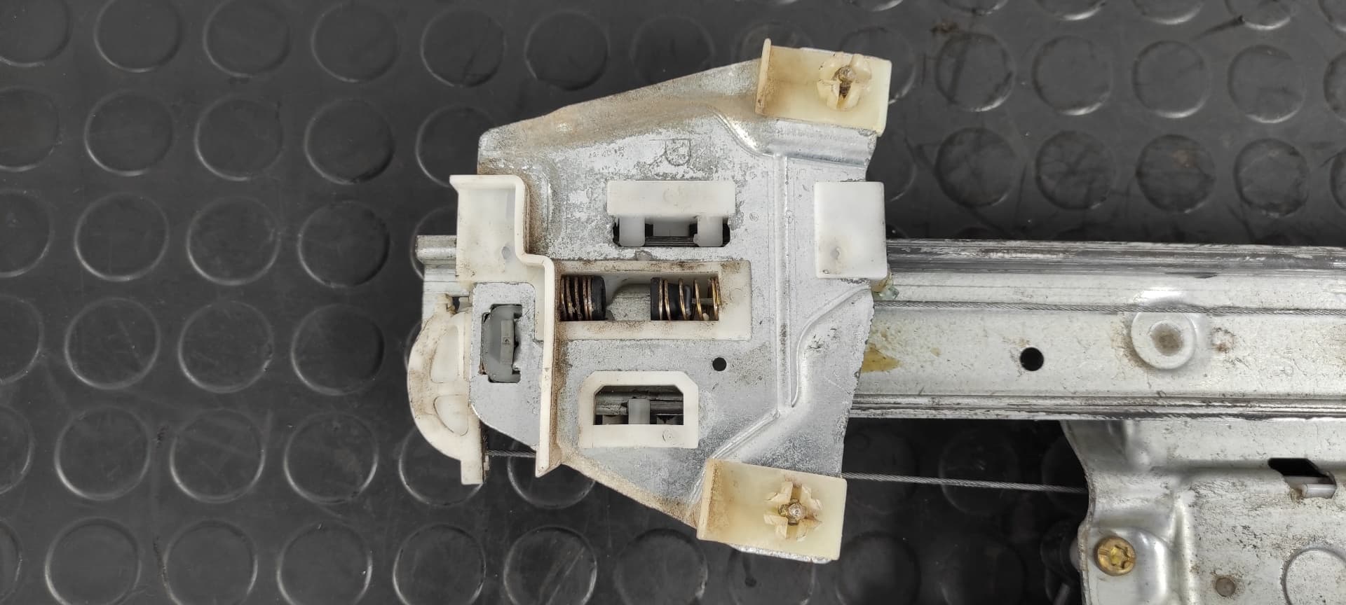 Recambio de ELEVALUNAS TRASERO DERECHO para MITSUBISHI MONTERO (V60/V70) 4M41 referencia OEM IAM MR436870   - GRIS 4