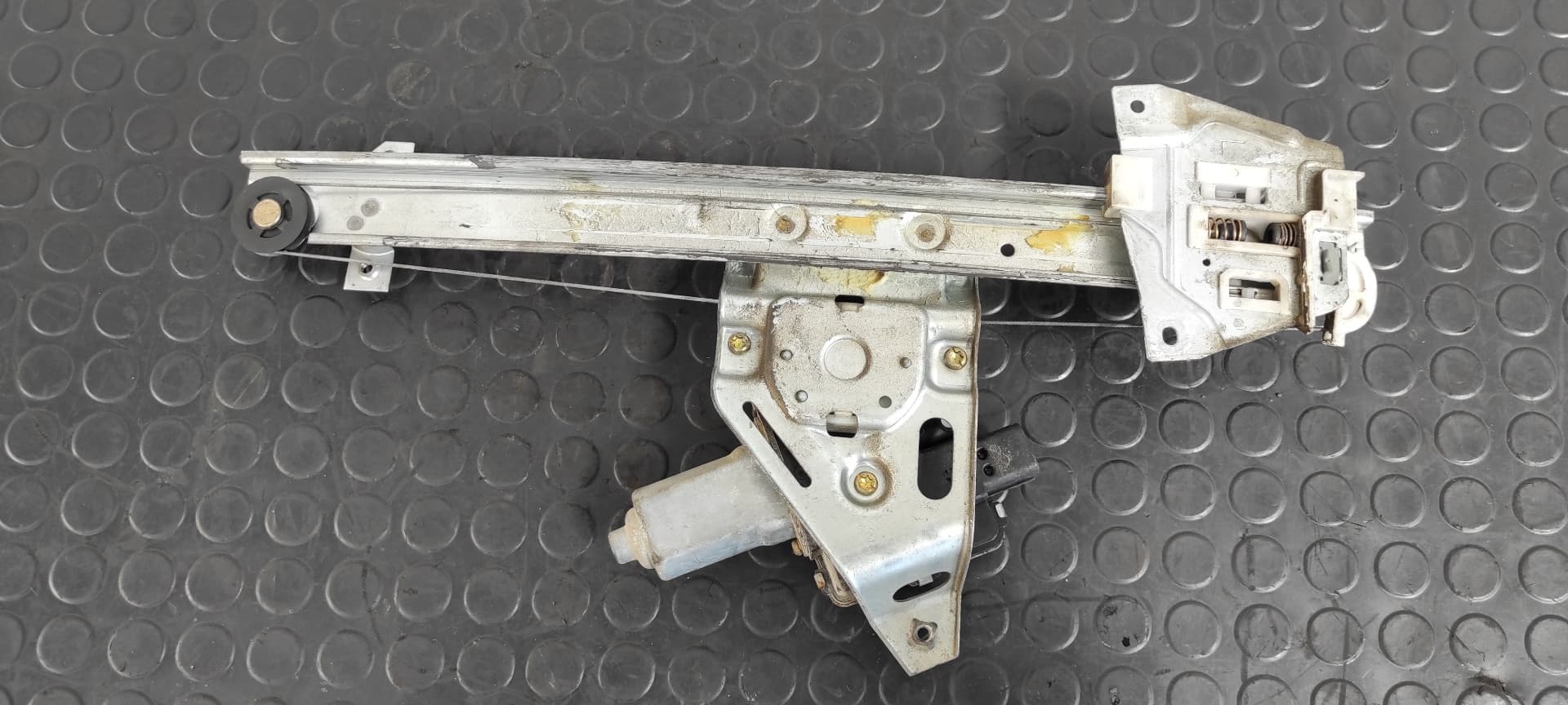 Recambio de ELEVALUNAS TRASERO IZQUIERDO para MITSUBISHI MONTERO (V60/V70) 3.2 DI-D Avance (5-ptas.) 4M41 referencia OEM IAM MR436869   - GRIS 4