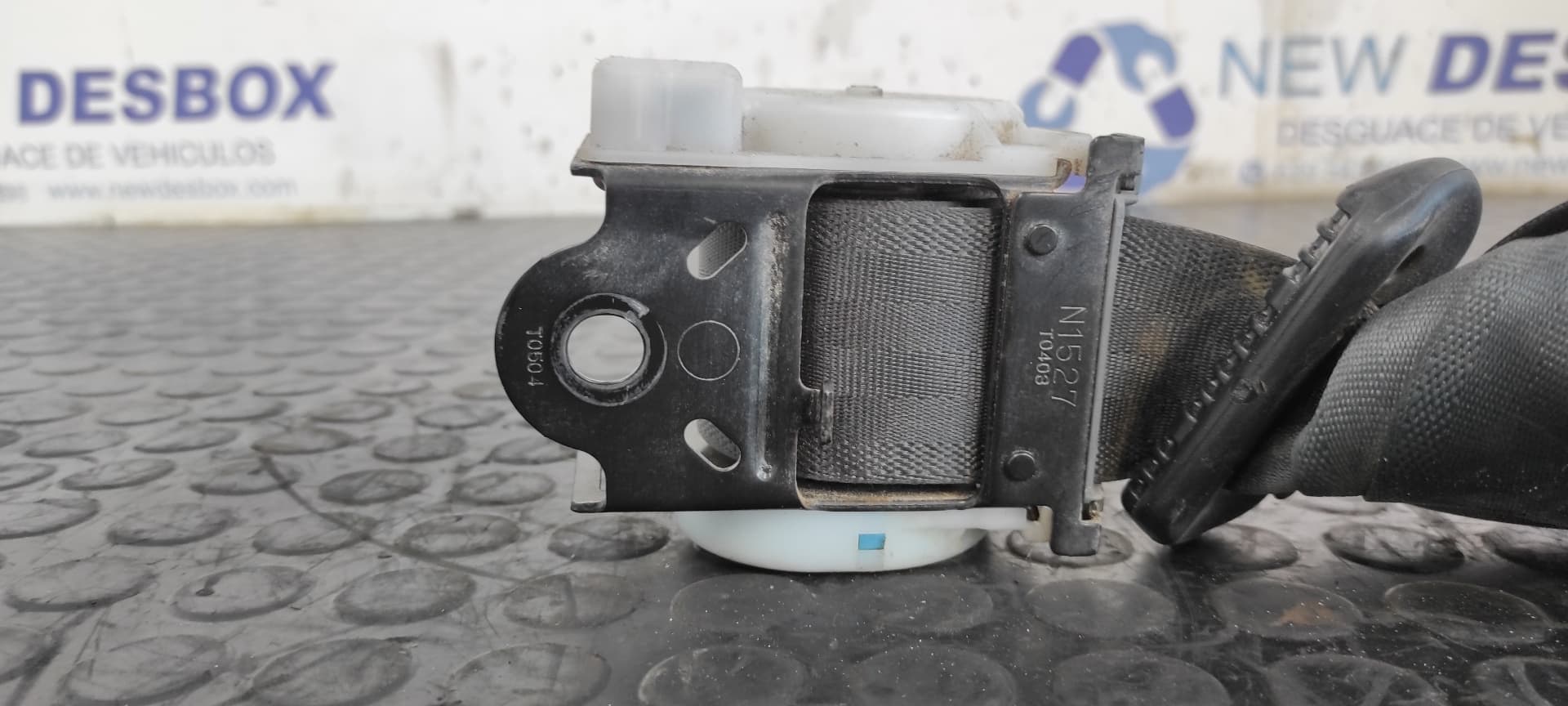 Recambio de CINTURON TRASERO DERECHO para MITSUBISHI MONTERO (V60/V70) 3.2 DI-D Avance (5-ptas.) 4M41 referencia OEM IAM TKAB0EN239   - GRIS 3