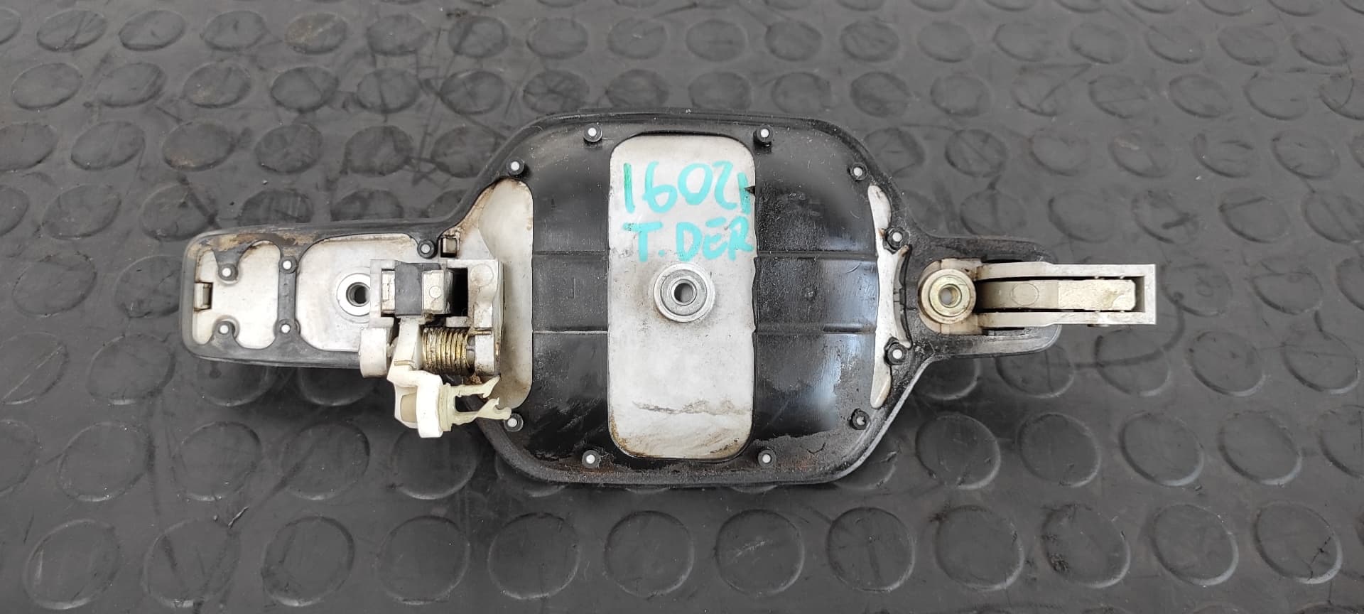 Recambio de MANETA TRASERA DERECHA para MITSUBISHI MONTERO (V60/V70) 3.2 DI-D Avance (5-ptas.) 4M41 referencia OEM IAM MR970445   - GRIS 2