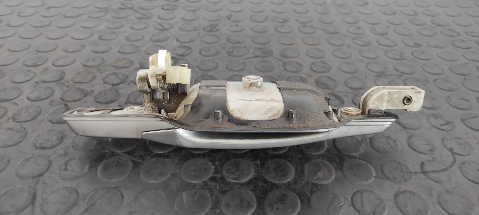 Recambio de MANETA TRASERA DERECHA para MITSUBISHI MONTERO (V60/V70) 3.2 DI-D Avance (5-ptas.) 4M41 referencia OEM IAM MR970445   - GRIS 6
