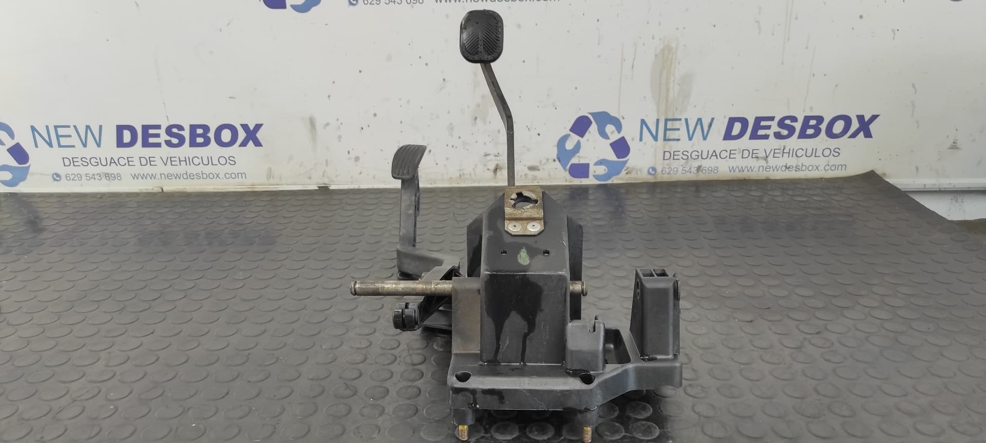 Recambio de PEDAL FRENO para PEUGEOT BOXER CAJA CERR. ACRISTALADO (RS3200)(230)(->'02) 1400  D T9A referencia OEM IAM B847   - BLANCO