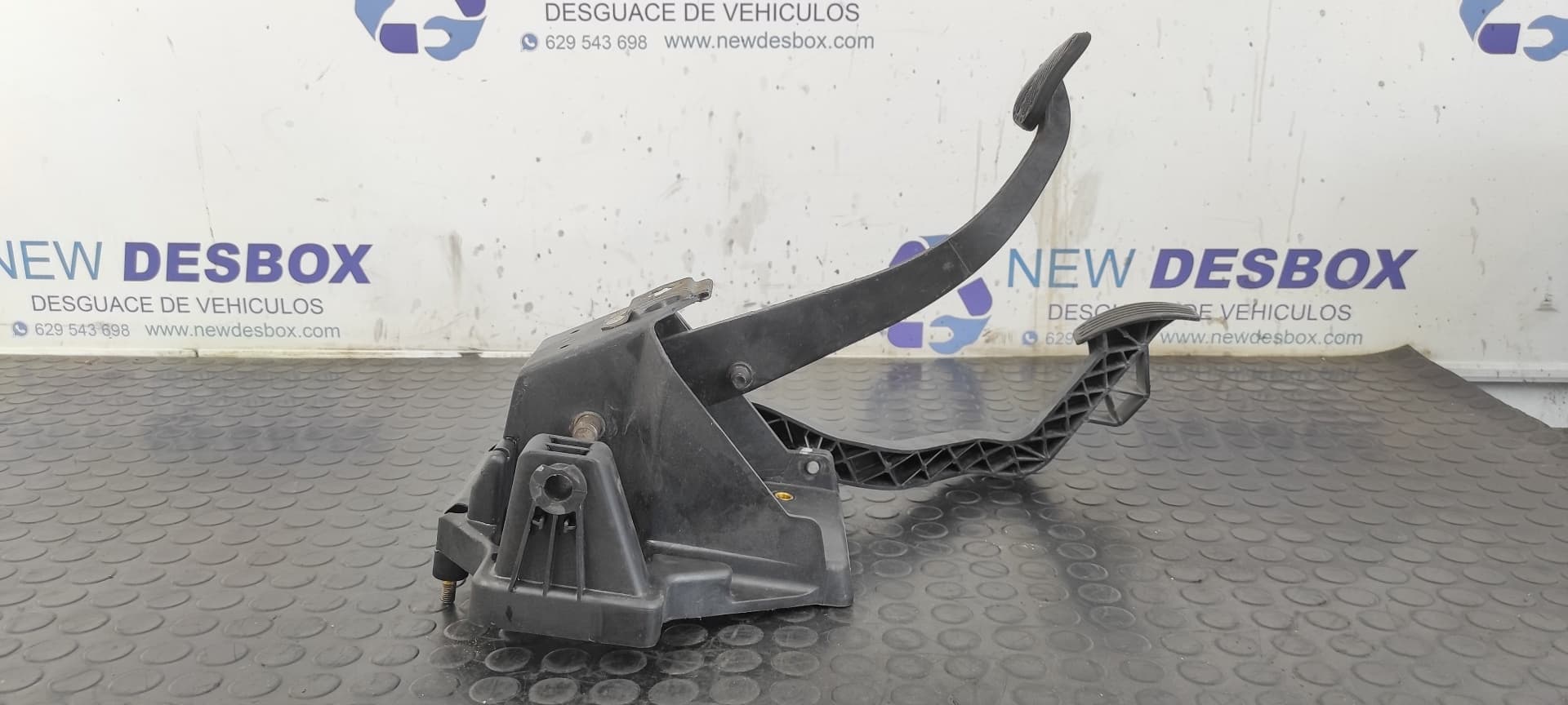 Recambio de PEDAL FRENO para PEUGEOT BOXER CAJA CERR. ACRISTALADO (RS3200)(230)(->'02) 1400  D T9A referencia OEM IAM B847   - BLANCO 4