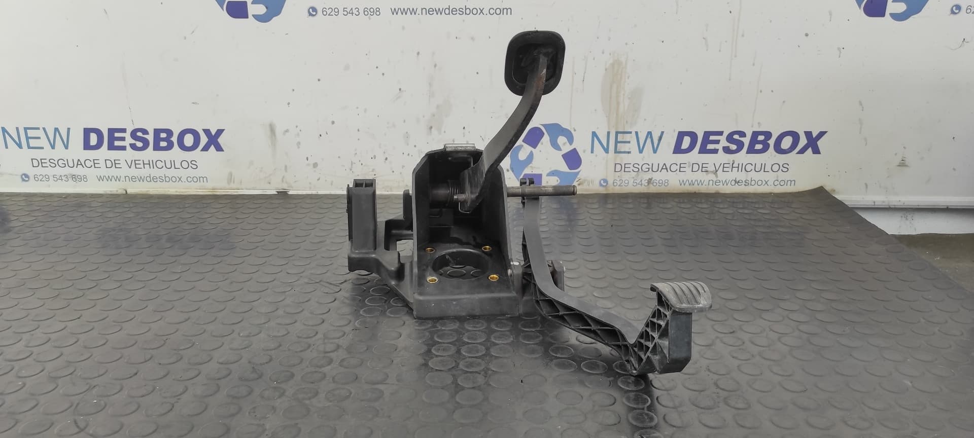 Recambio de PEDAL FRENO para PEUGEOT BOXER CAJA CERR. ACRISTALADO (RS3200)(230)(->'02) 1400  D T9A referencia OEM IAM B847   - BLANCO 2