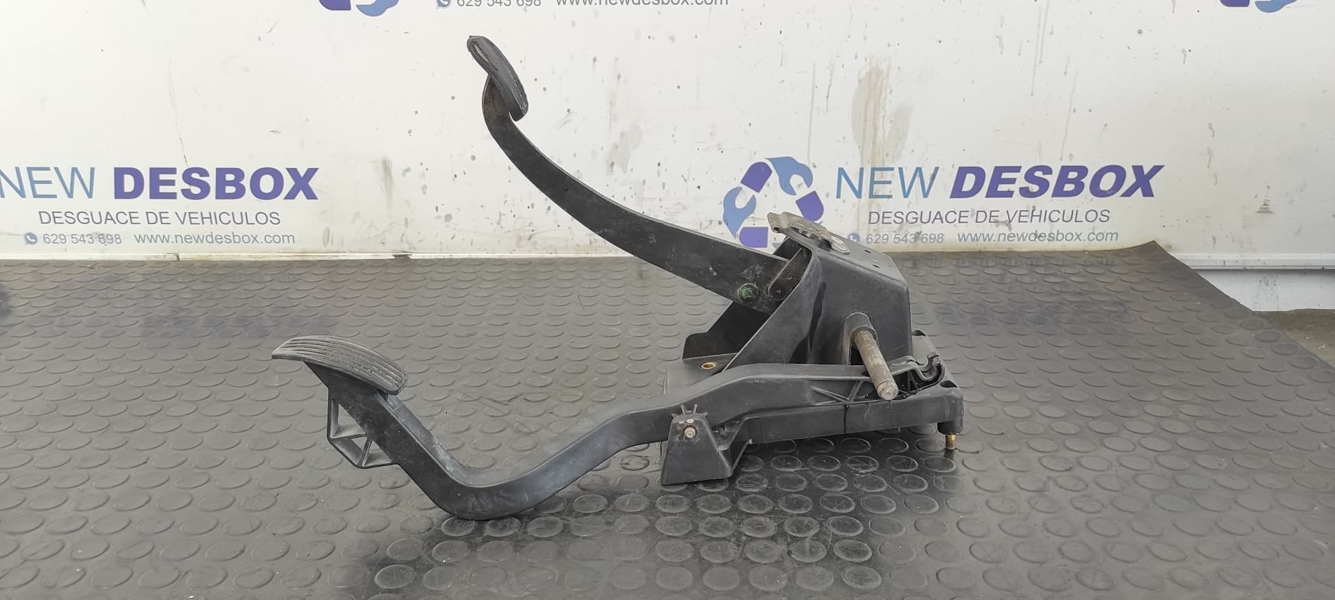 Recambio de PEDAL FRENO para PEUGEOT BOXER CAJA CERR. ACRISTALADO (RS3200)(230)(->'02) 1400  D T9A referencia OEM IAM B847   - BLANCO 7