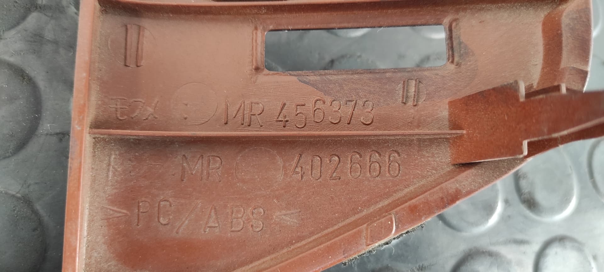 Recambio de MOLDURA para MITSUBISHI MONTERO (V60/V70) 3.2 DI-D Avance (5-ptas.) 4M41 referencia OEM IAM MR456373   - GRIS 6