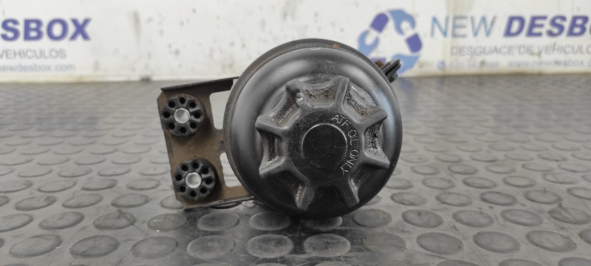 Recambio de DEPOSITO SERVO para BMW SERIE 3 BERLINA (E90) 320d 204D4 referencia OEM IAM 32411097164   - NEGRO 5
