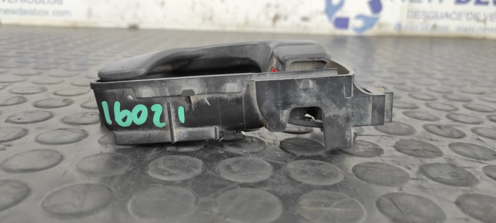 Recambio de MANETA INTERIOR DELANTERA IZQUIERDA para MITSUBISHI MONTERO (V60/V70) 3.2 DI-D Avance (5-ptas.) 4M41 referencia OEM IAM MR432271   - GRIS 4