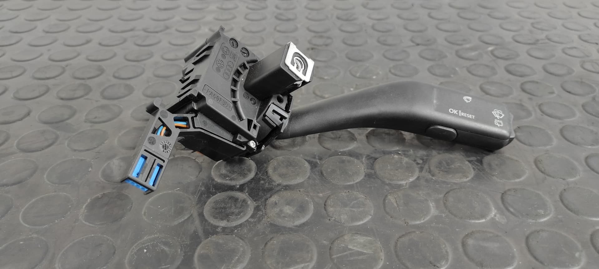 Recambio de MANDO LIMPIA para SEAT ALTEA (5P1) Arena BXE referencia OEM IAM 1K0953519A   - GRIS 2