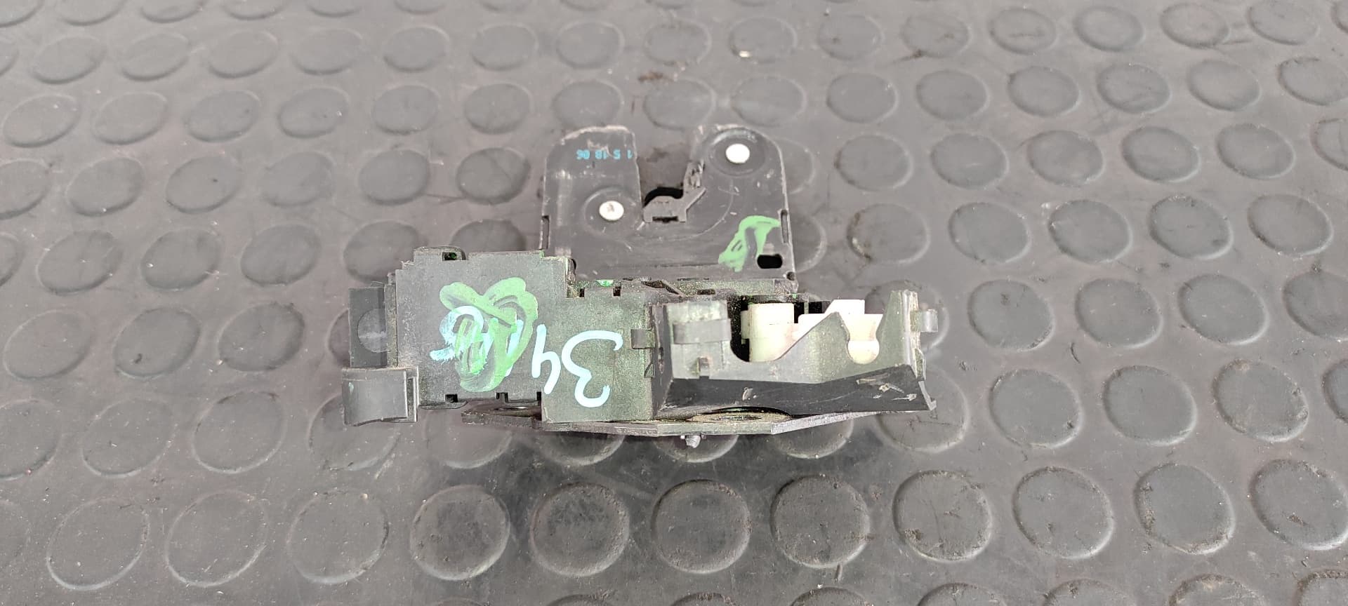 Recambio de CERRADURA MALETERO / PORTON para AUDI A4 AVANT (8E) 2.0 TDI Quattro (DPF) BRE referencia OEM IAM 8P4827505B   - BLANCO 5