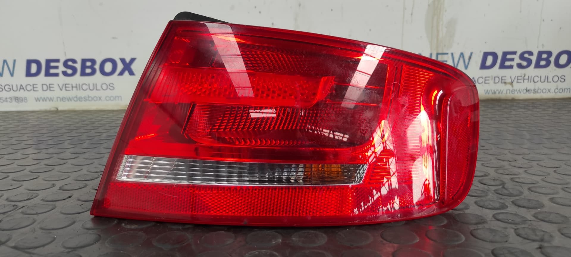 Recambio de PILOTO TRASERO DERECHO para AUDI A4 BER. (B8) Basis CAG referencia OEM IAM 8K5945096D   - NEGRO
