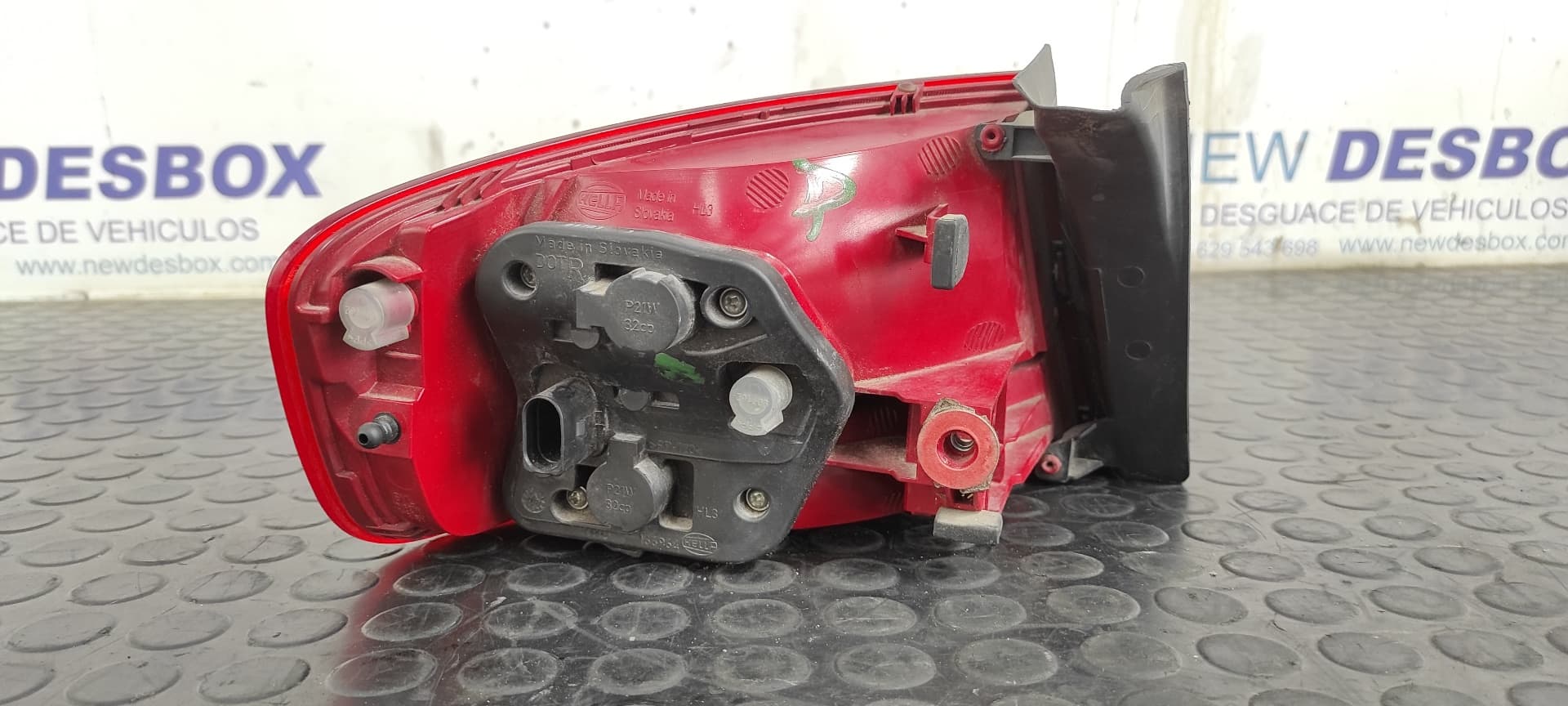 Recambio de PILOTO TRASERO DERECHO para AUDI A4 BER. (B8) Basis CAG referencia OEM IAM 8K5945096D   - NEGRO 6