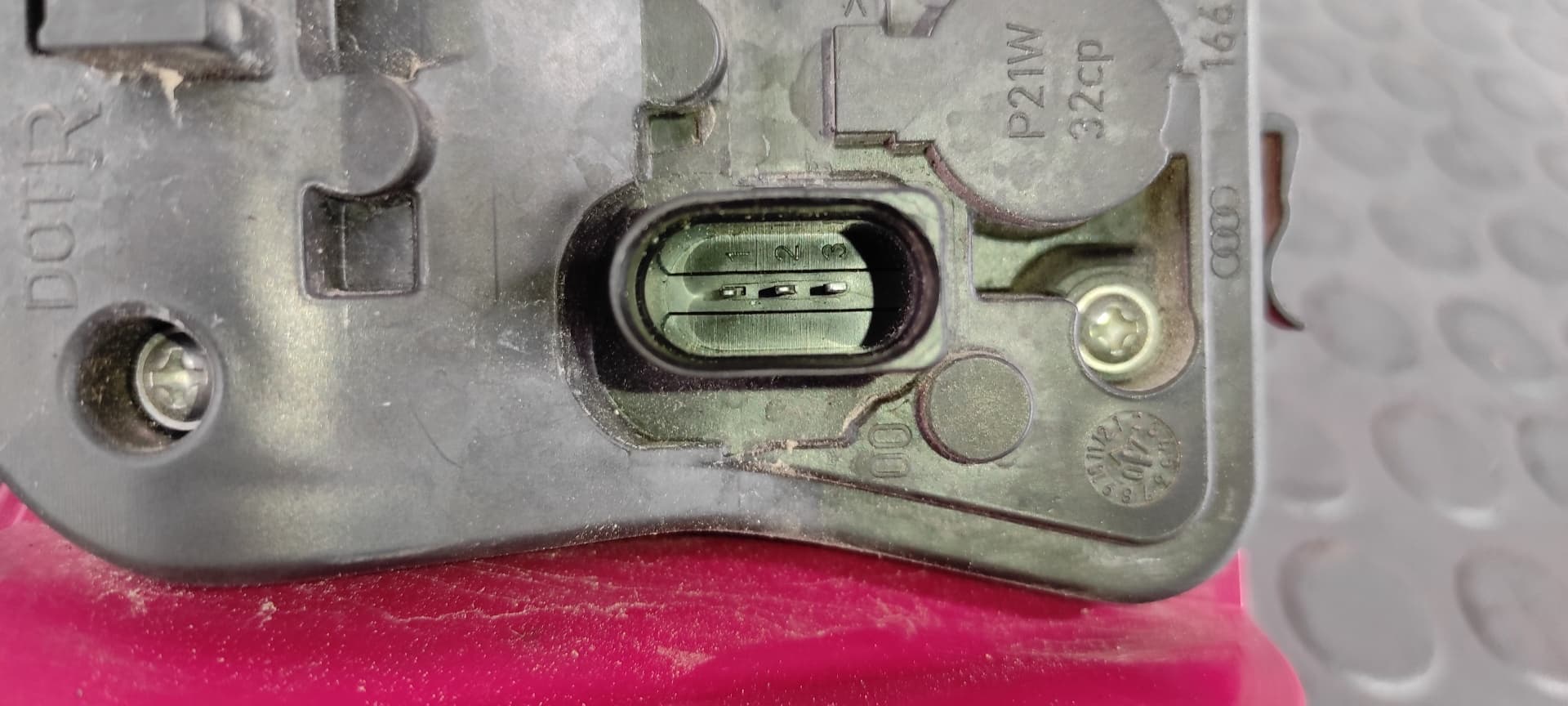 Recambio de PILOTO TRASERO DERECHO para AUDI A4 BER. (B8) Basis CAG referencia OEM IAM 8K5945096D   - NEGRO 2