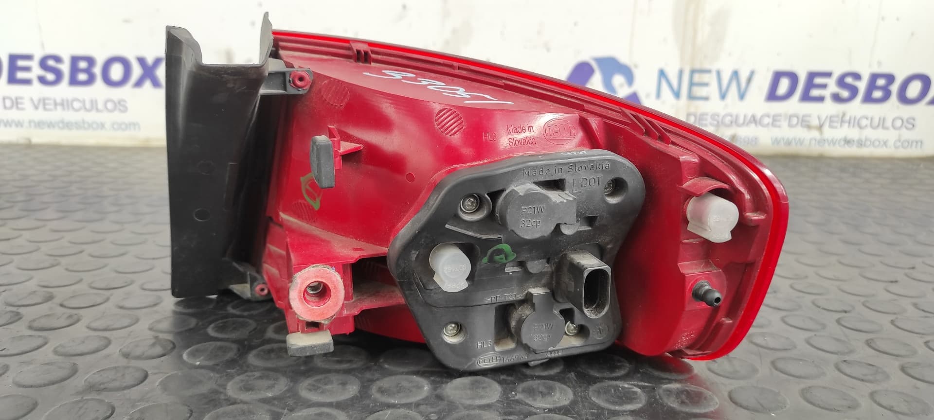 Recambio de PILOTO TRASERO IZQUIERDO para AUDI A4 BER. (B8) Basis CAG referencia OEM IAM 8K5945095D   - NEGRO 10