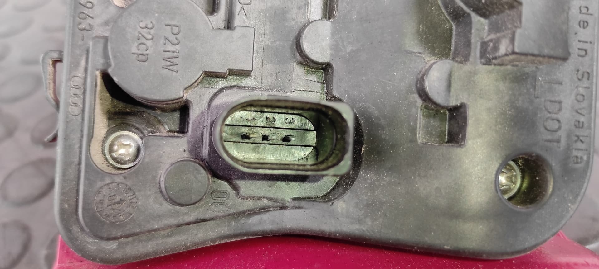 Recambio de PILOTO TRASERO IZQUIERDO para AUDI A4 BER. (B8) Basis CAG referencia OEM IAM 8K5945095D   - NEGRO 6