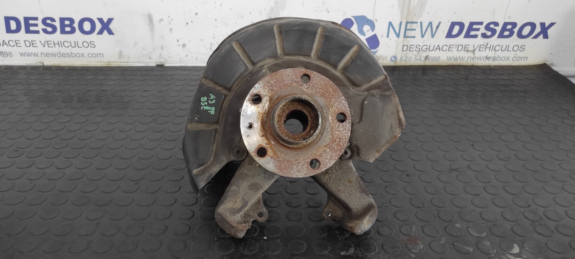 Recambio de MANGUETA DELANTERA IZQUIERDA para AUDI A3 (8P) BSE referencia OEM IAM 1K02557DE 4
