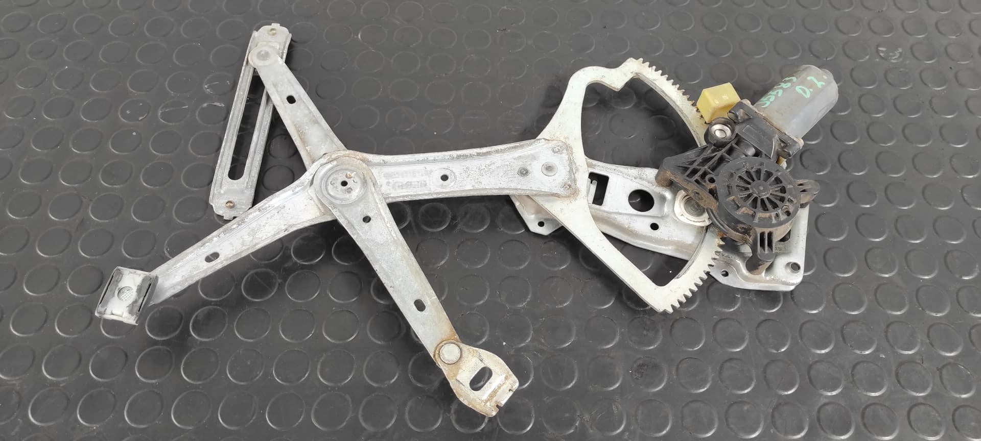 Recambio de ELEVALUNAS DELANTERO IZQUIERDO para MERCEDES-BENZ CLASE C (W202) BERLINA 250 TD (202.128) OM605960 referencia OEM IAM 0130821708   - GRIS 3